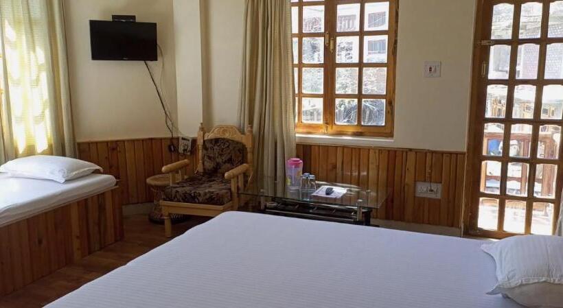 בית מלון כפרי Royal Castle, Kamru