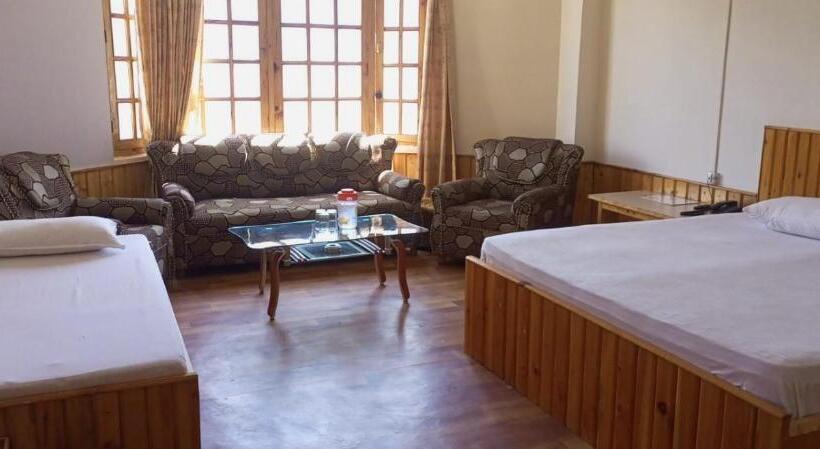 בית מלון כפרי Royal Castle, Kamru