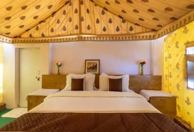 ホテル Sandstayjaisalmercamp