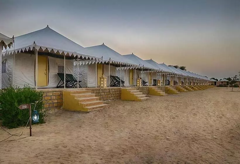 ホテル Sandstayjaisalmercamp