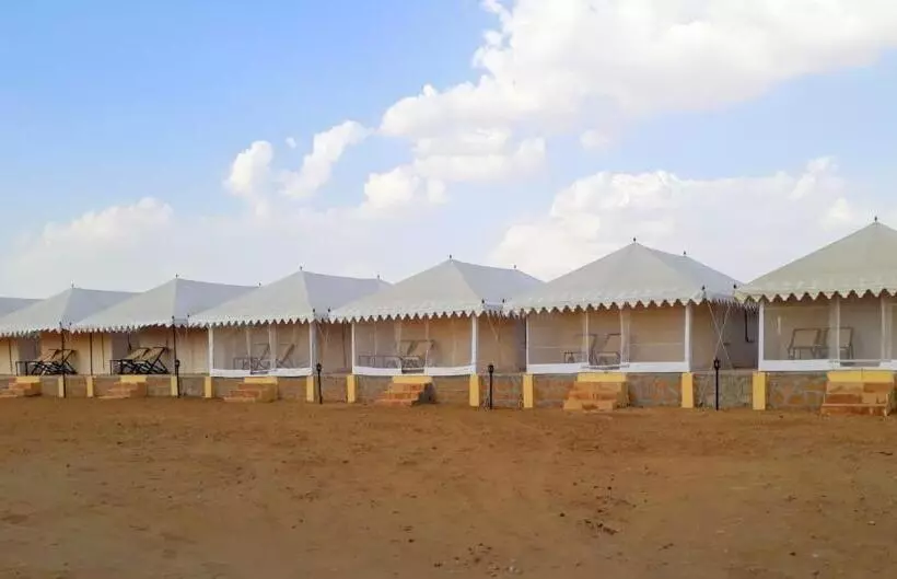 ホテル Sandstayjaisalmercamp