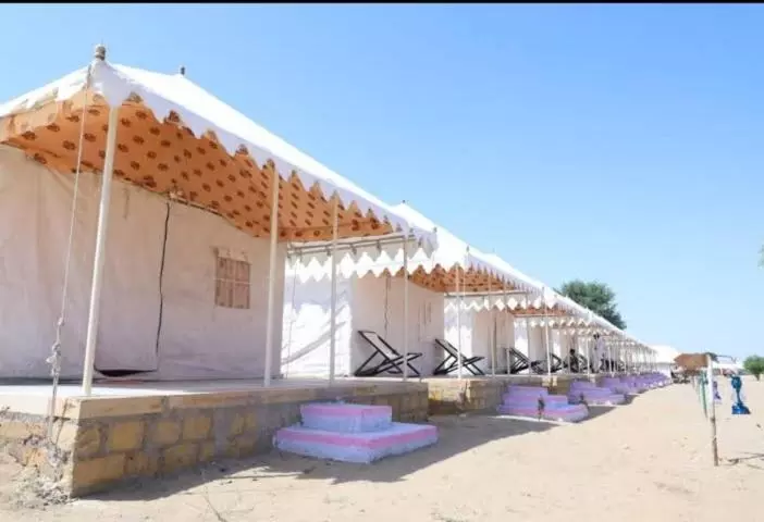 ホテル Sandstayjaisalmercamp