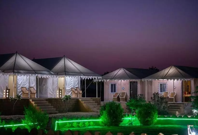 ホテル Sandstayjaisalmercamp