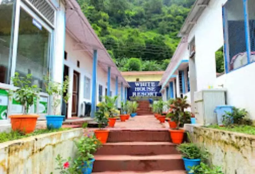 Hotelli White House Resort, Ukhimath