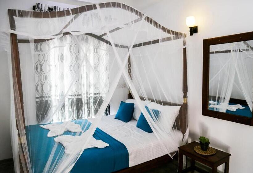 פנסיון Coast Line