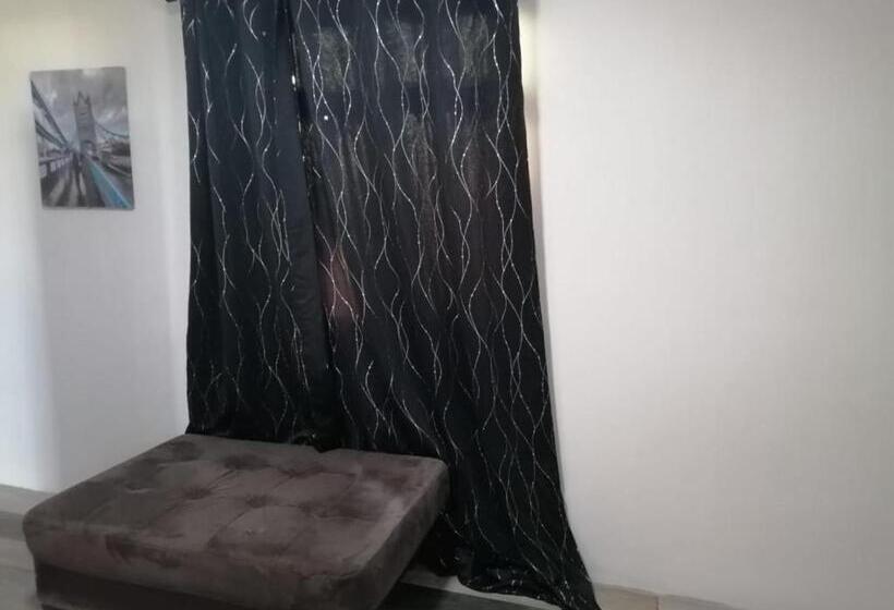 پانسیون Kestrel Appartment