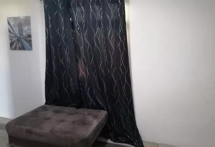 پانسیون Kestrel Appartment
