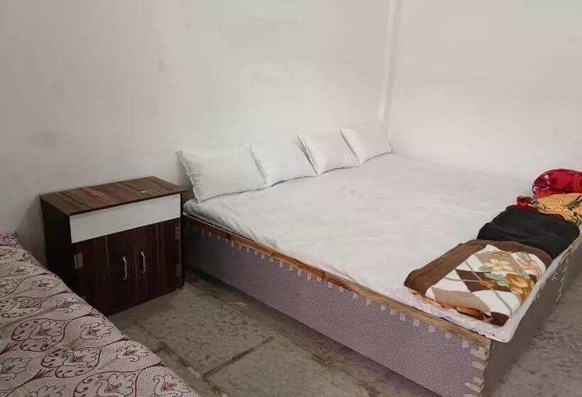 پانسیون Shree Parshwa Palace