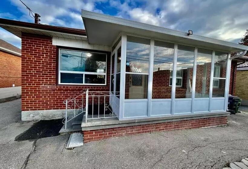 Majatalo Toronto Uptown 2   Bus To Downtown