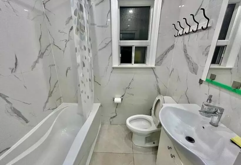 Majatalo Toronto Uptown 2   Bus To Downtown