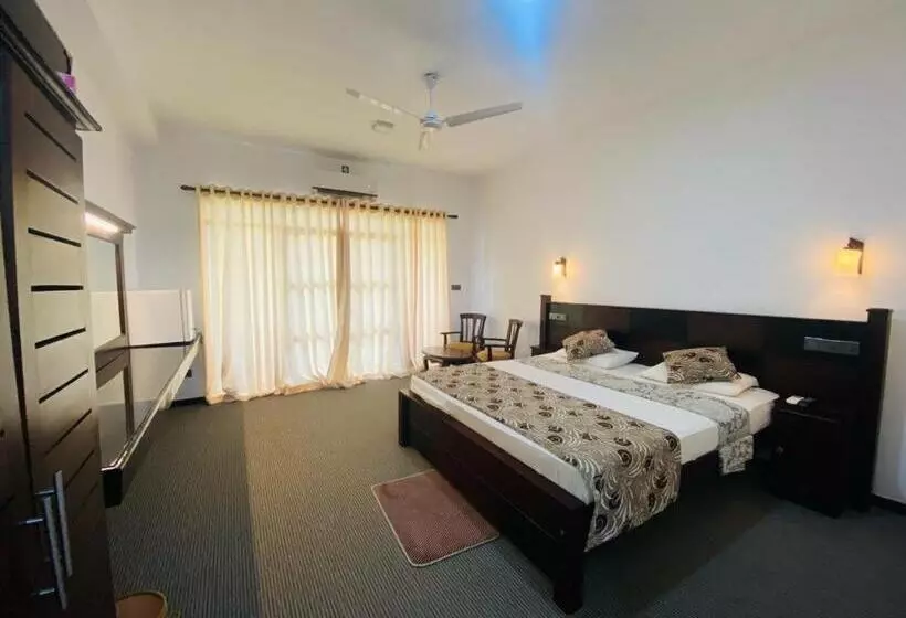 River Park Hotel   Hikkaduwa