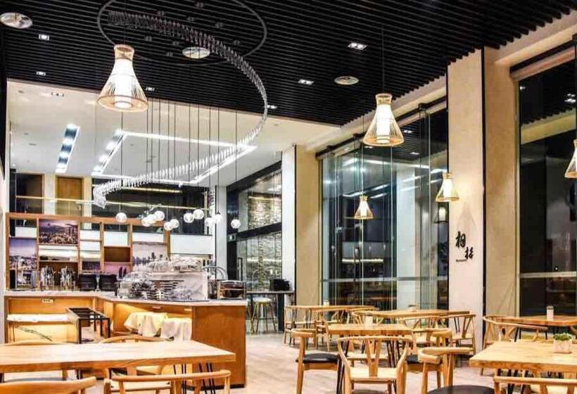 Atour Hotel Xiamen Haicang Gulangyu Pier Seaview