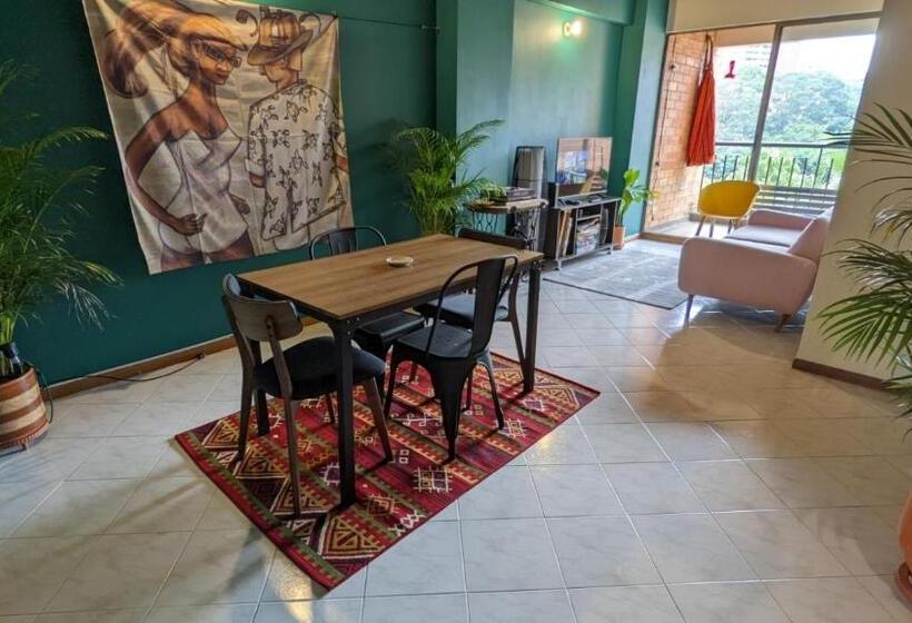 Bed and Breakfast Private Room At Medellín S Coolest Location