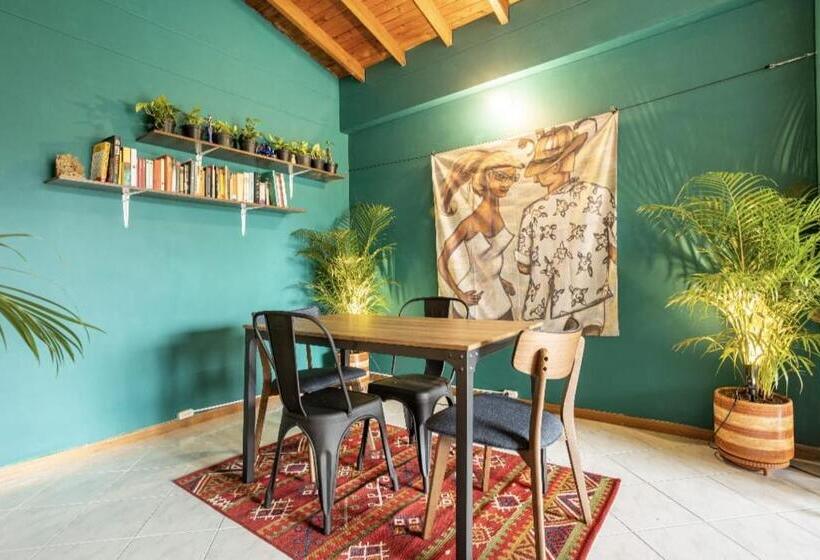 Bed and Breakfast Private Room At Medellín S Coolest Location