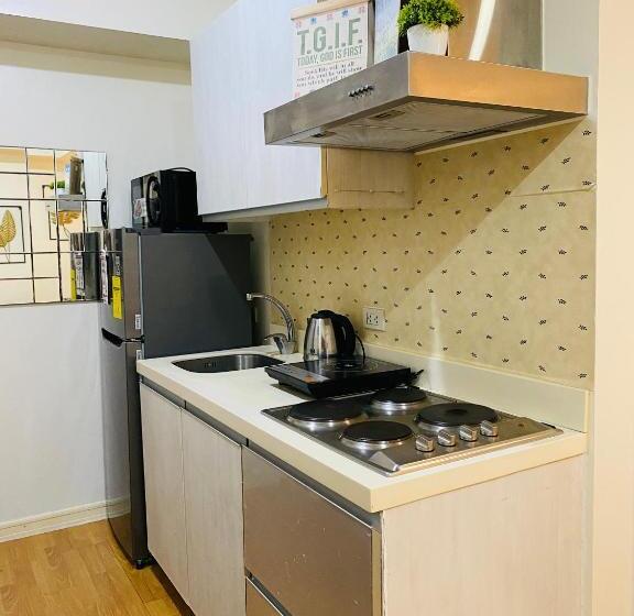 Cozy And Minimalist Room Near Airport