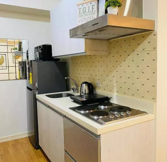 Cozy And Minimalist Room Near Airport