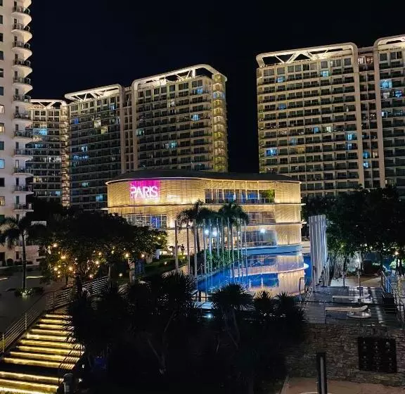 Cozy And Minimalist Room Near Airport