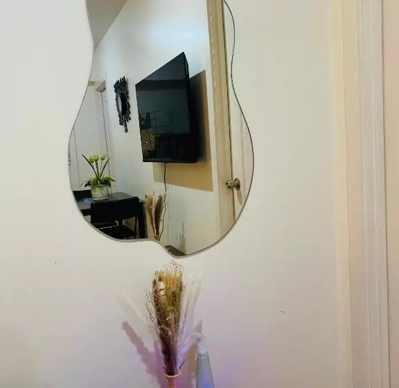 Cozy And Minimalist Room Near Airport