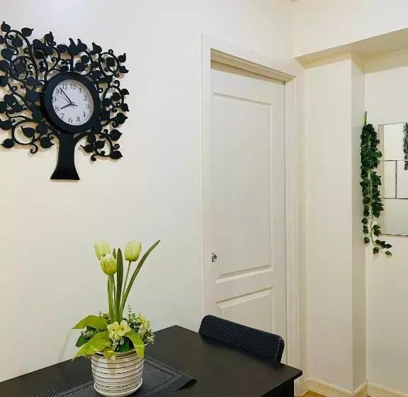 Cozy And Minimalist Room Near Airport