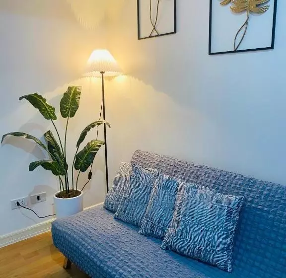 Cozy And Minimalist Room Near Airport