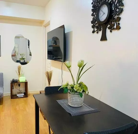 Cozy And Minimalist Room Near Airport