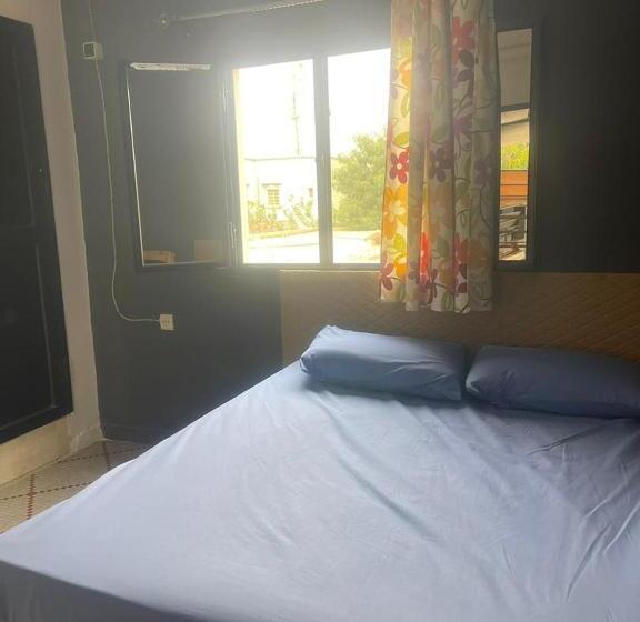 هتل Auberge Café Restaurant Tunis