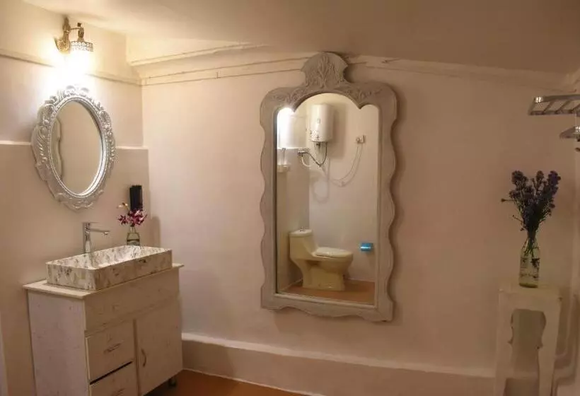 Hotelli Casa Happy Dervish, 2mins Away From The Beach