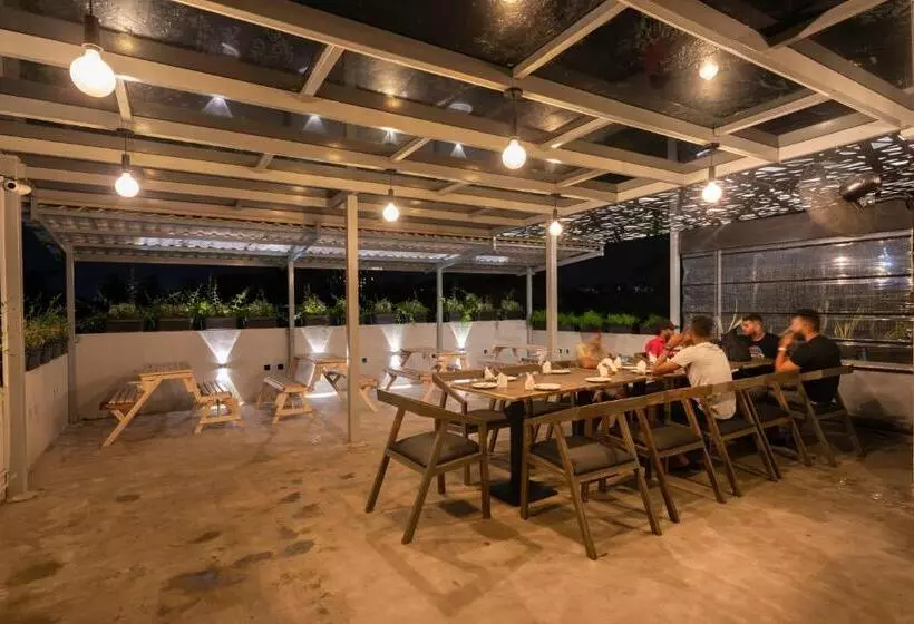 ホテル Gentz Residency & Restaurant