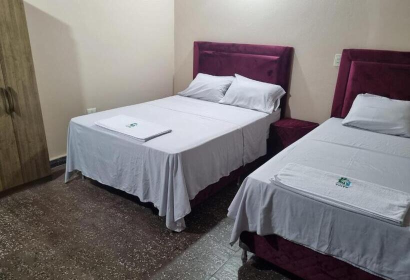 هتل Hostal Lo De Tote