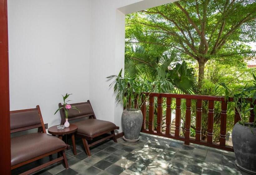 Hotel Mera Residence