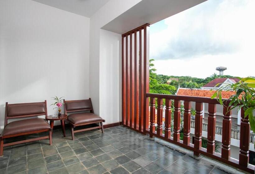 Hotel Mera Residence