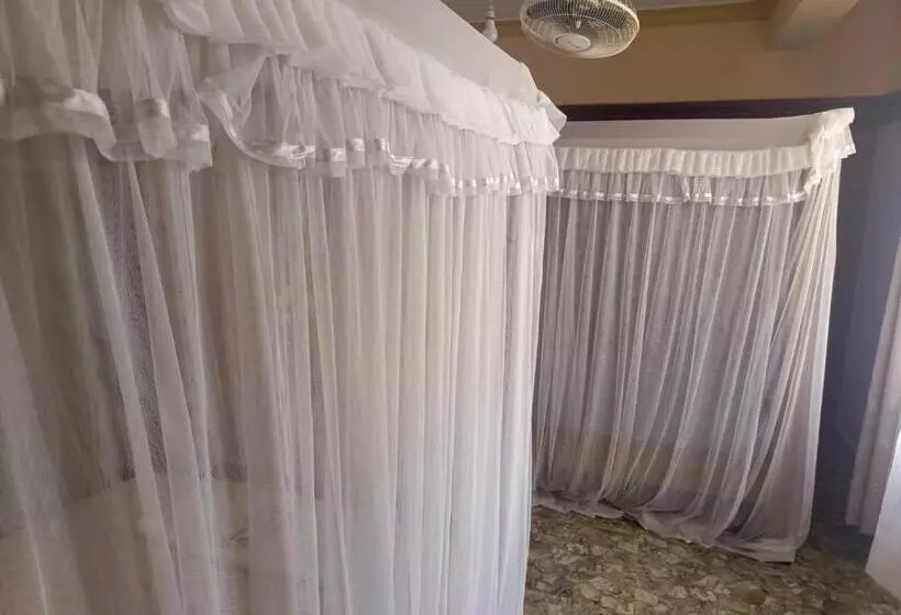 Oasis Hotel And Guest House. Voi