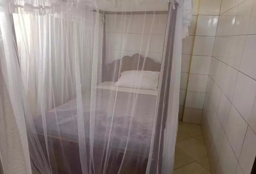 Oasis Hotel And Guest House. Voi