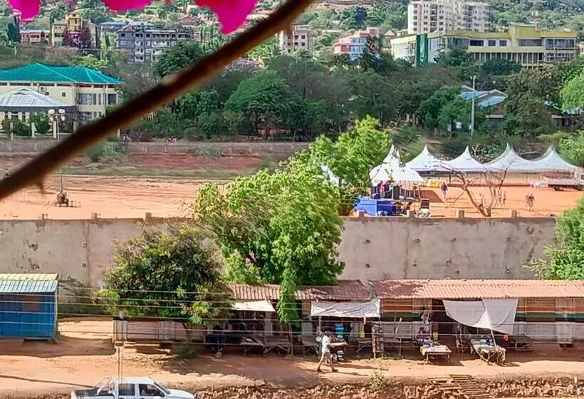 Oasis Hotel And Guest House. Voi