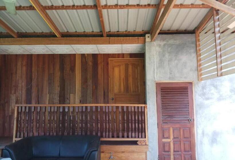 بنسيون เฮือนริมทุ่งมีแสน