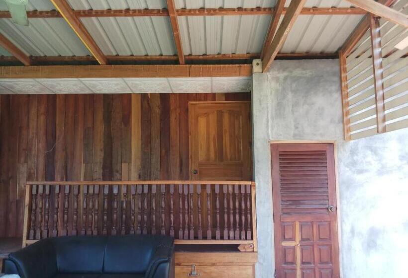 بنسيون เฮือนริมทุ่งมีแสน