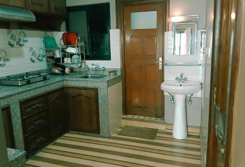 پانسیون Serling Guest House