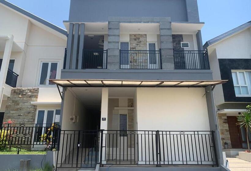 Пансион Twospaces Living At Panorama Eco Stay, Batu Malang