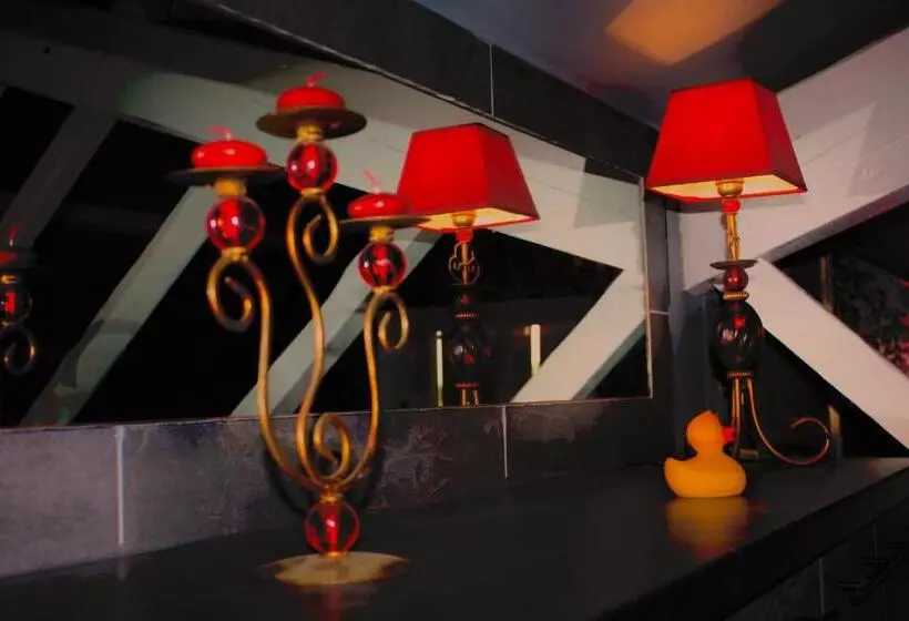 تختخواب و صبحانه Love Room Chic&glam