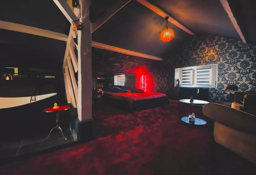 تختخواب و صبحانه Love Room Chic&glam