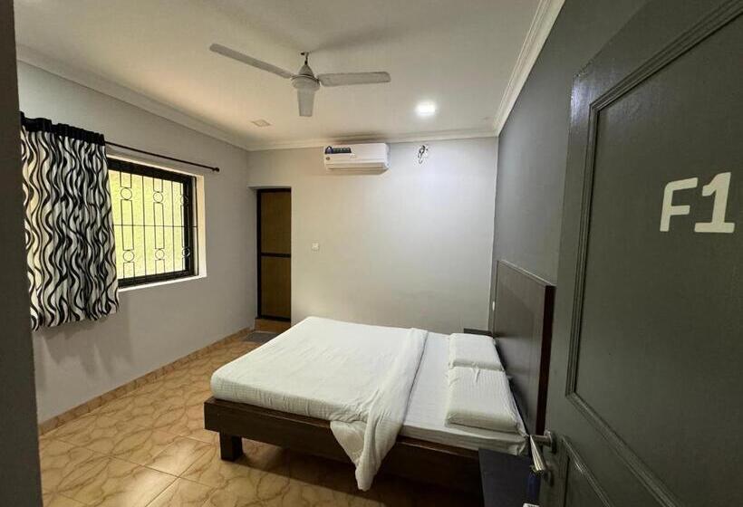 Hotel Frankies Holiday Inn