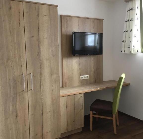 Отель Mönchsberghof