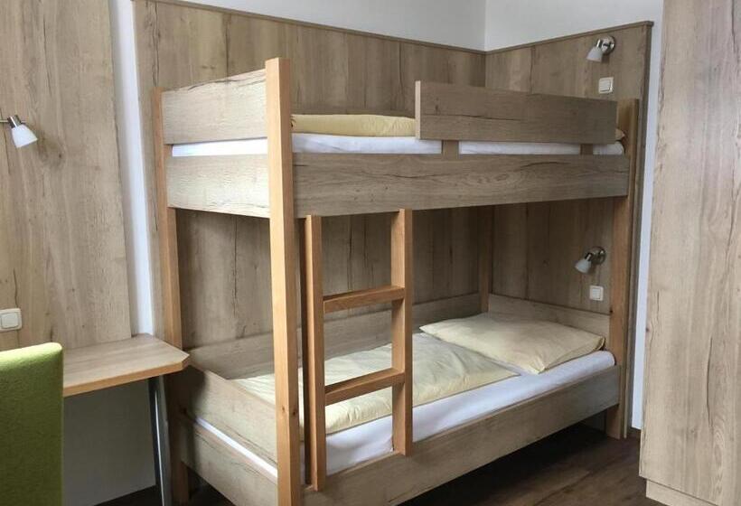 Отель Mönchsberghof