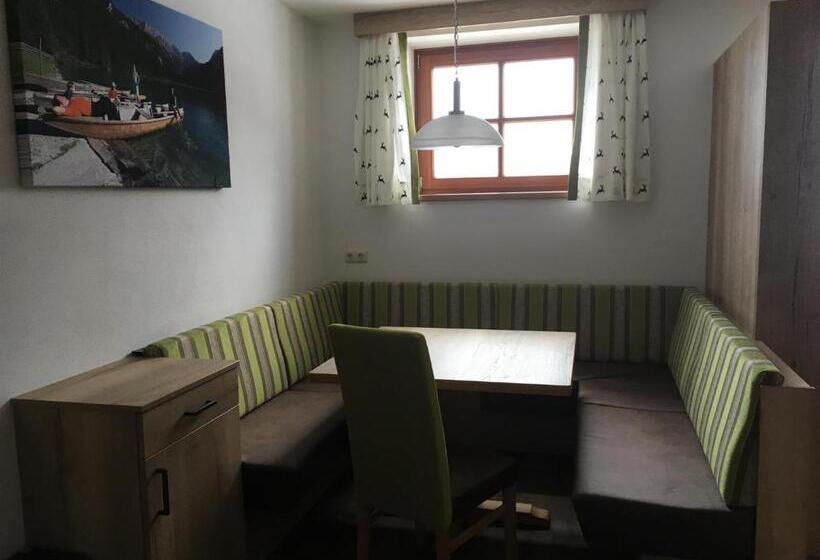 Отель Mönchsberghof