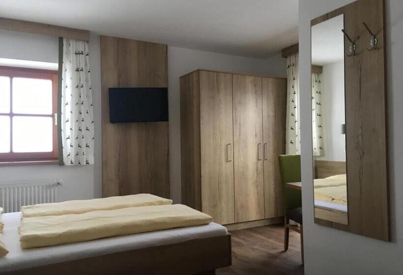 Отель Mönchsberghof