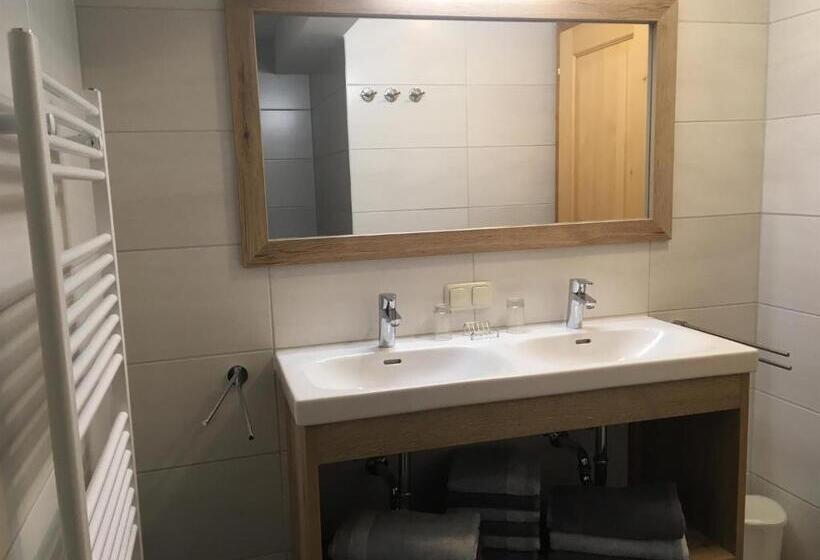 Отель Mönchsberghof