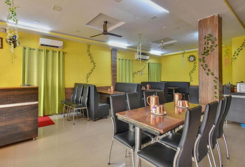 ホテル Oyo Flagship Adithya Residency