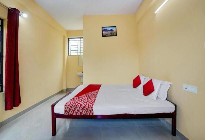 Hotelli Oyo Flagship Souparnika Residency