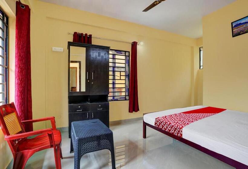 Hotelli Oyo Flagship Souparnika Residency