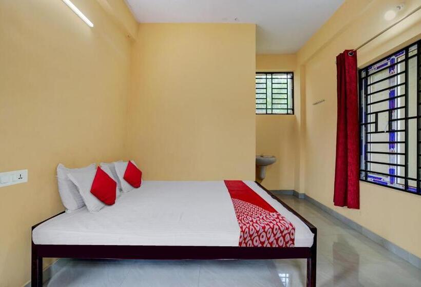 Hotelli Oyo Flagship Souparnika Residency